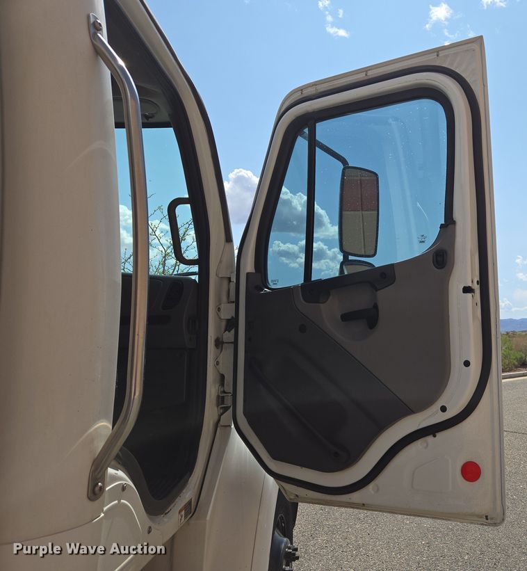 image for item EC0925 2016 Freightliner 11M semi truck