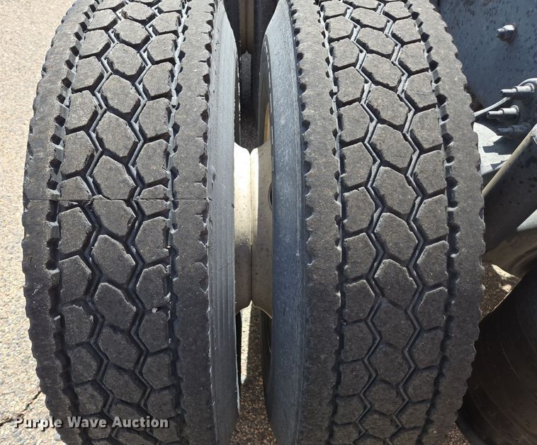 image for item EC0925 2016 Freightliner 11M semi truck