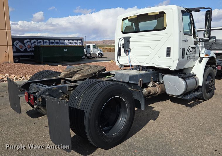 image for item EC0926 2012 International 4400 semi truck