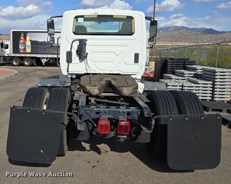 image for item EC0926 2012 International 4400 semi truck