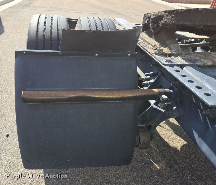 image for item EC0926 2012 International 4400 semi truck