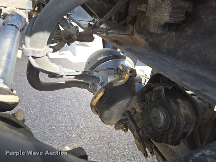 image for item EC0926 2012 International 4400 semi truck