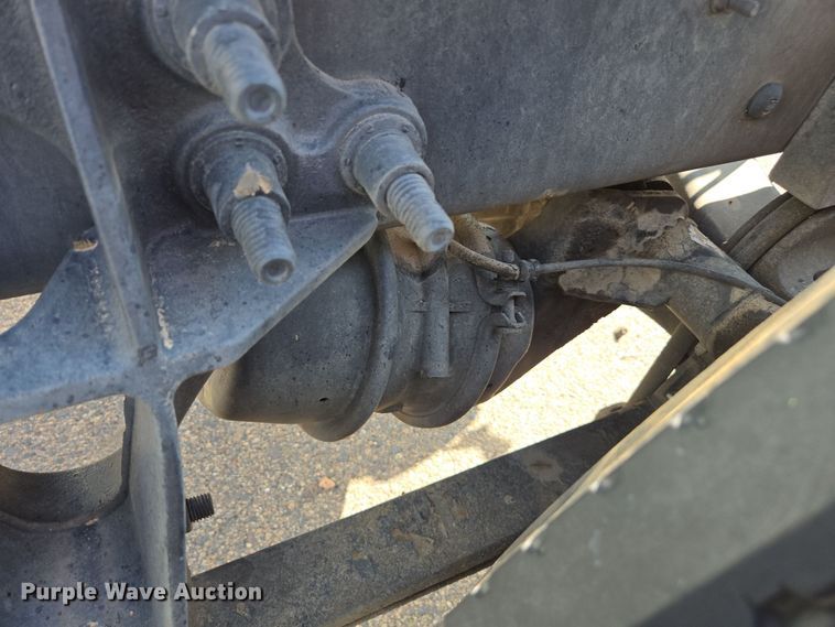 image for item EC0926 2012 International 4400 semi truck