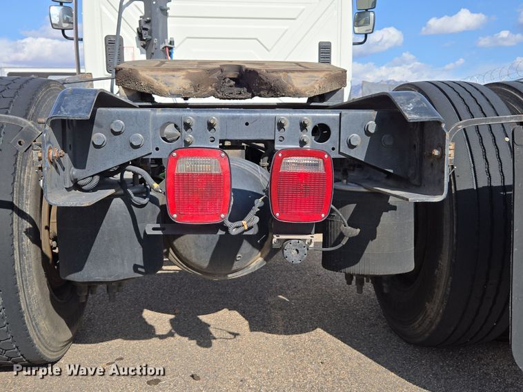 image for item EC0926 2012 International 4400 semi truck