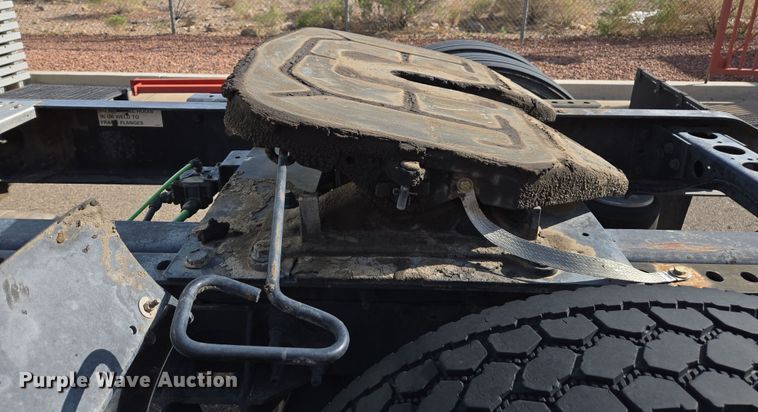 image for item EC0926 2012 International 4400 semi truck