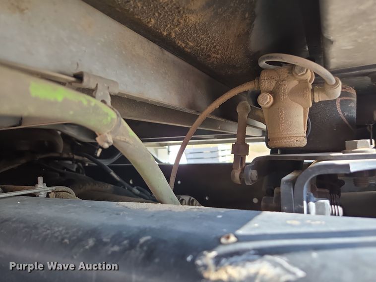 image for item EC0926 2012 International 4400 semi truck