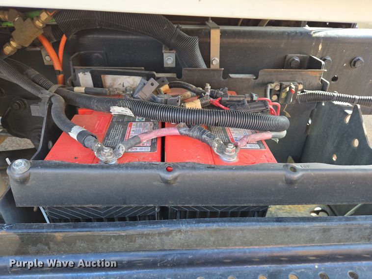 image for item EC0926 2012 International 4400 semi truck