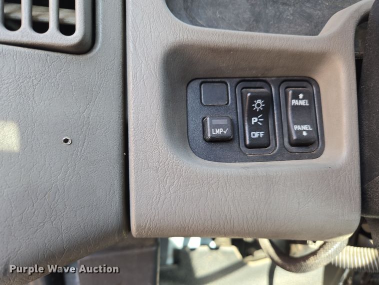 image for item EC0926 2012 International 4400 semi truck