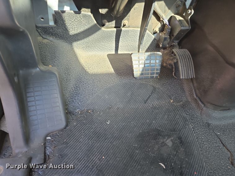 image for item EC0926 2012 International 4400 semi truck