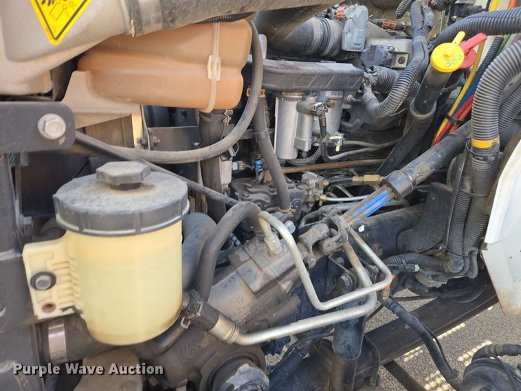 image for item EC0926 2012 International 4400 semi truck