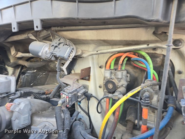 image for item EC0926 2012 International 4400 semi truck