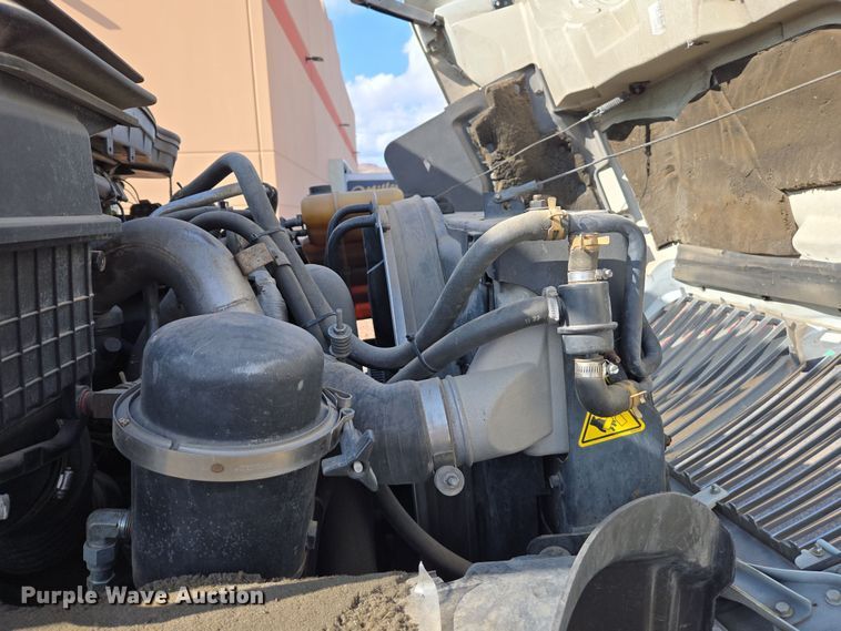 image for item EC0926 2012 International 4400 semi truck