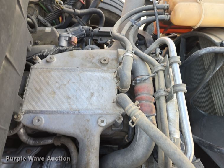 image for item EC0926 2012 International 4400 semi truck