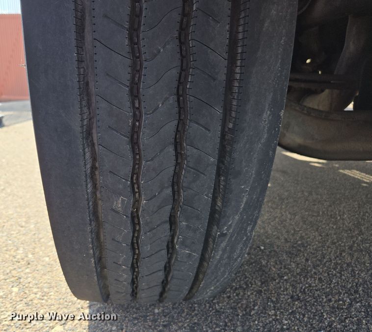 image for item EC0926 2012 International 4400 semi truck