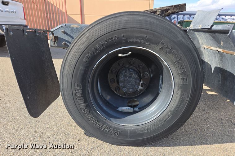 image for item EC0926 2012 International 4400 semi truck