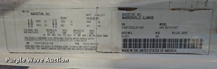 image for item EC0926 2012 International 4400 semi truck