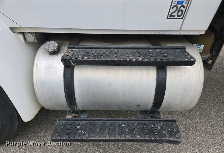 image for item EC0958 2013 International 4300 dump truck