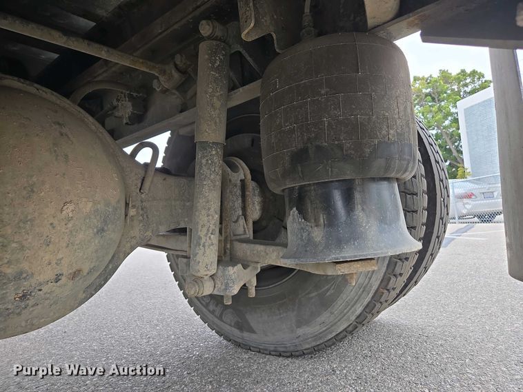 image for item EC0958 2013 International 4300 dump truck