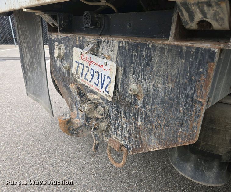image for item EC0958 2013 International 4300 dump truck