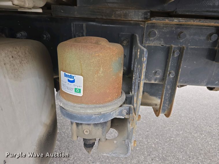 image for item EC0958 2013 International 4300 dump truck