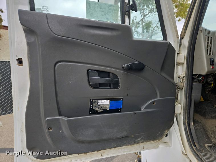 image for item EC0958 2013 International 4300 dump truck