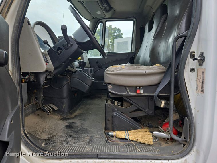 image for item EC0958 2013 International 4300 dump truck