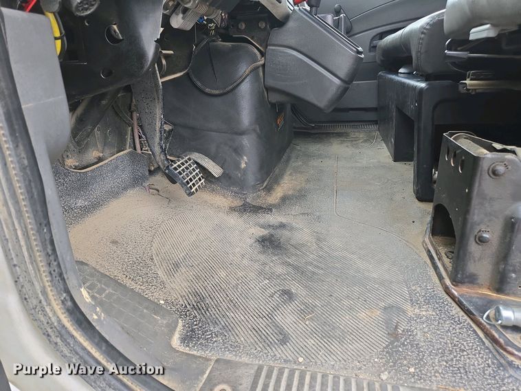 image for item EC0958 2013 International 4300 dump truck