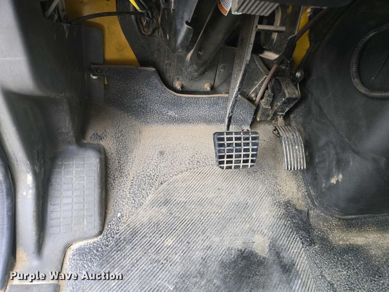 image for item EC0958 2013 International 4300 dump truck