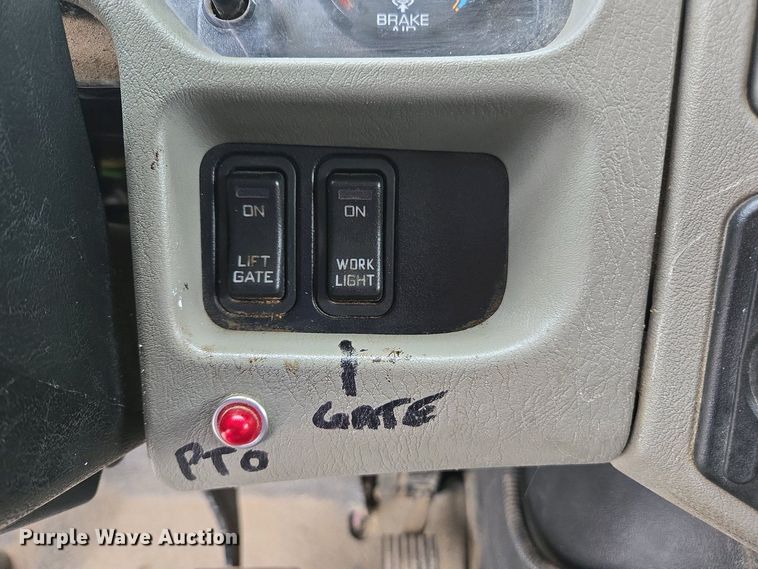 image for item EC0958 2013 International 4300 dump truck