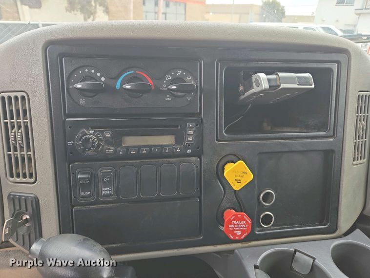 image for item EC0958 2013 International 4300 dump truck