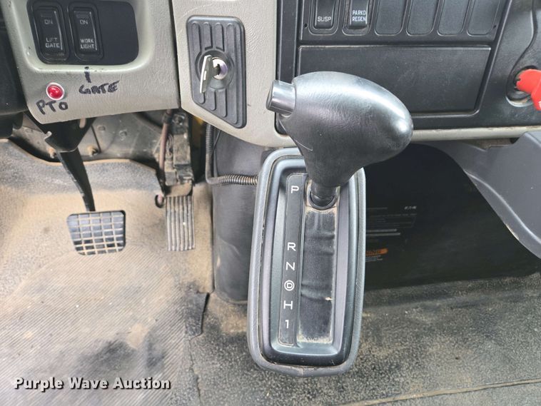 image for item EC0958 2013 International 4300 dump truck