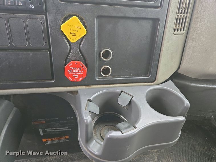 image for item EC0958 2013 International 4300 dump truck