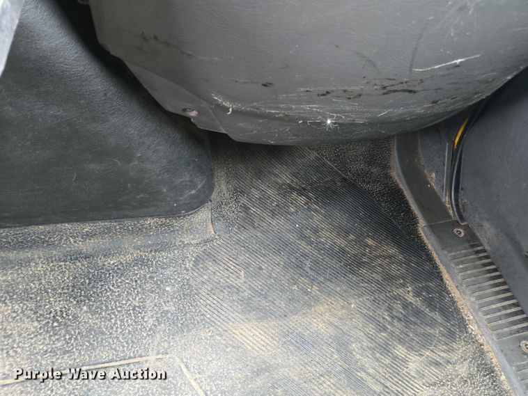 image for item EC0958 2013 International 4300 dump truck