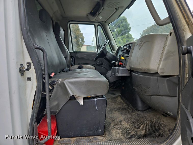 image for item EC0958 2013 International 4300 dump truck