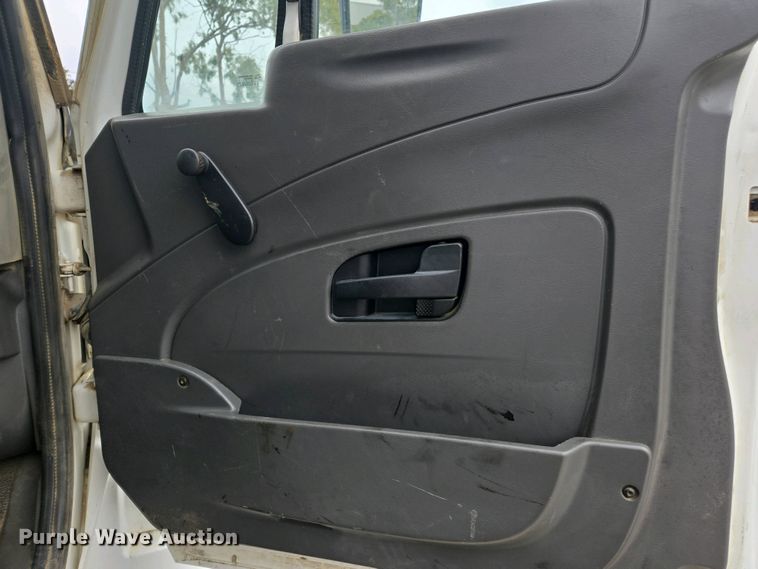 image for item EC0958 2013 International 4300 dump truck