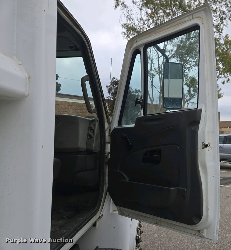 image for item EC0958 2013 International 4300 dump truck