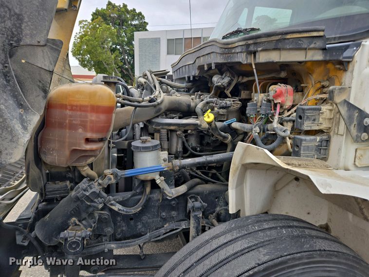 image for item EC0958 2013 International 4300 dump truck