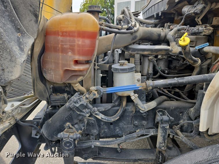 image for item EC0958 2013 International 4300 dump truck