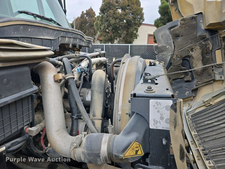 image for item EC0958 2013 International 4300 dump truck