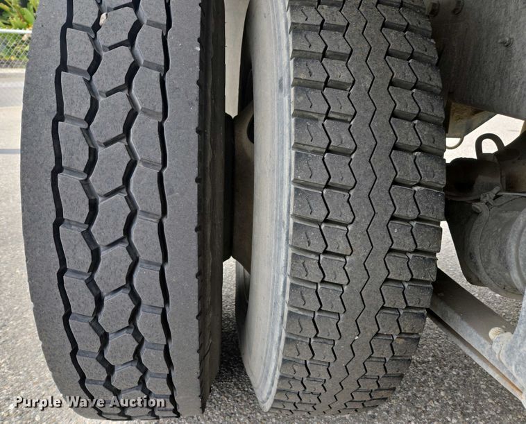 image for item EC0958 2013 International 4300 dump truck