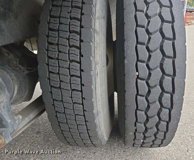 image for item EC0958 2013 International 4300 dump truck