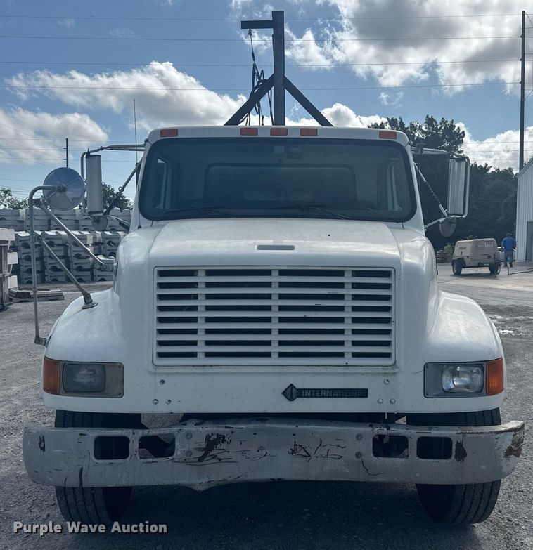 image for item EC3525 1999 International 4700 flatbed truck