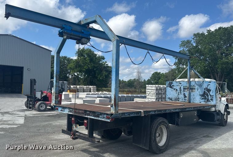 image for item EC3525 1999 International 4700 flatbed truck