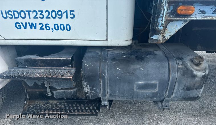 image for item EC3525 1999 International 4700 flatbed truck