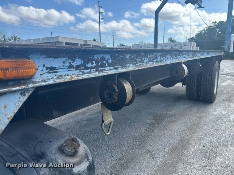 image for item EC3525 1999 International 4700 flatbed truck