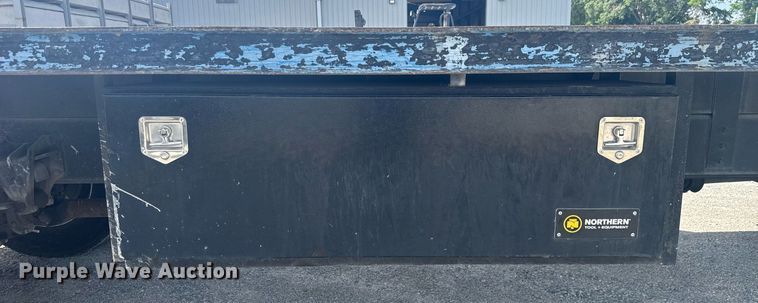 image for item EC3525 1999 International 4700 flatbed truck