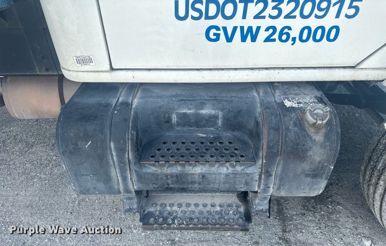 image for item EC3525 1999 International 4700 flatbed truck