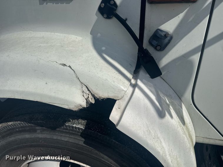 image for item EC3525 1999 International 4700 flatbed truck