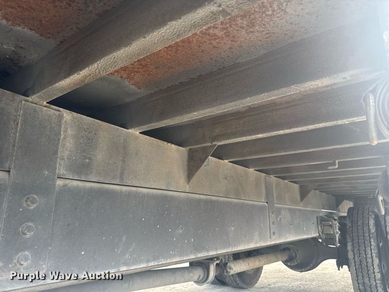 image for item EC3525 1999 International 4700 flatbed truck