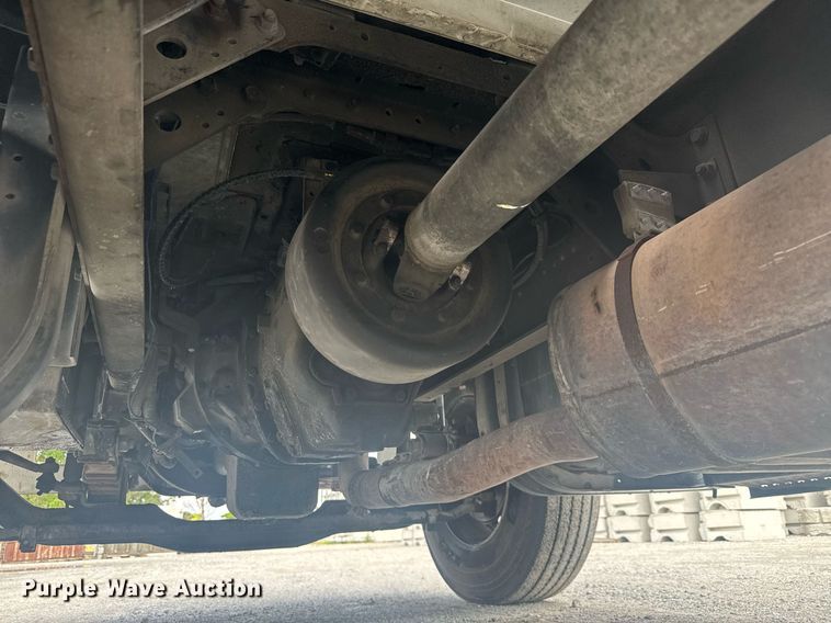 image for item EC3525 1999 International 4700 flatbed truck